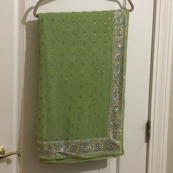 Georgette saree in pistachio green Vintage [firm] - Picture 2 of 15